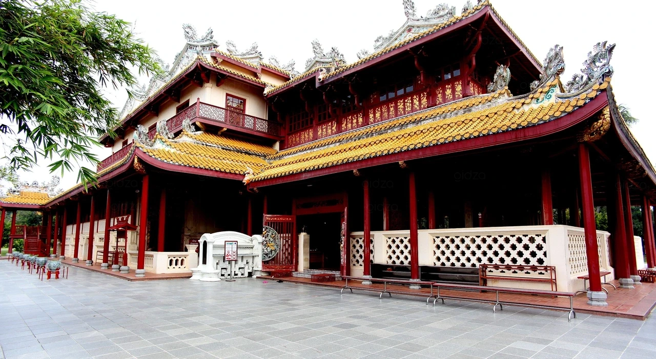 Дворец в китайском стиле на территории комплекса Банг Па–Ин, Аюттхая, Таиланд