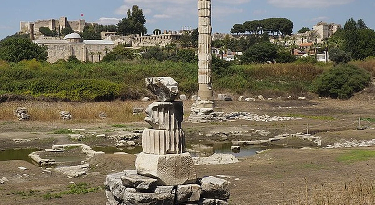 Предполагаемые руины храма