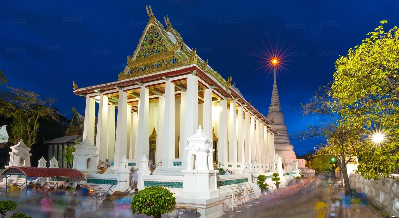 Wat Chaloem Phra Kiat в Нонтхабури, Бангкок, Таиланд
