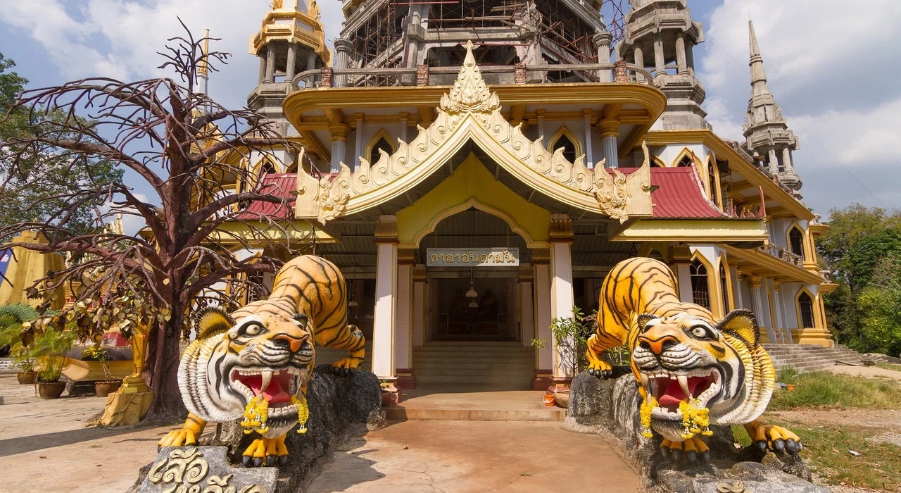 Храм тигра Ват Тхам Суа