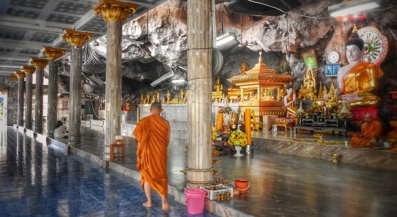 Храм тигра Ват Тхам Суа, Таиланд