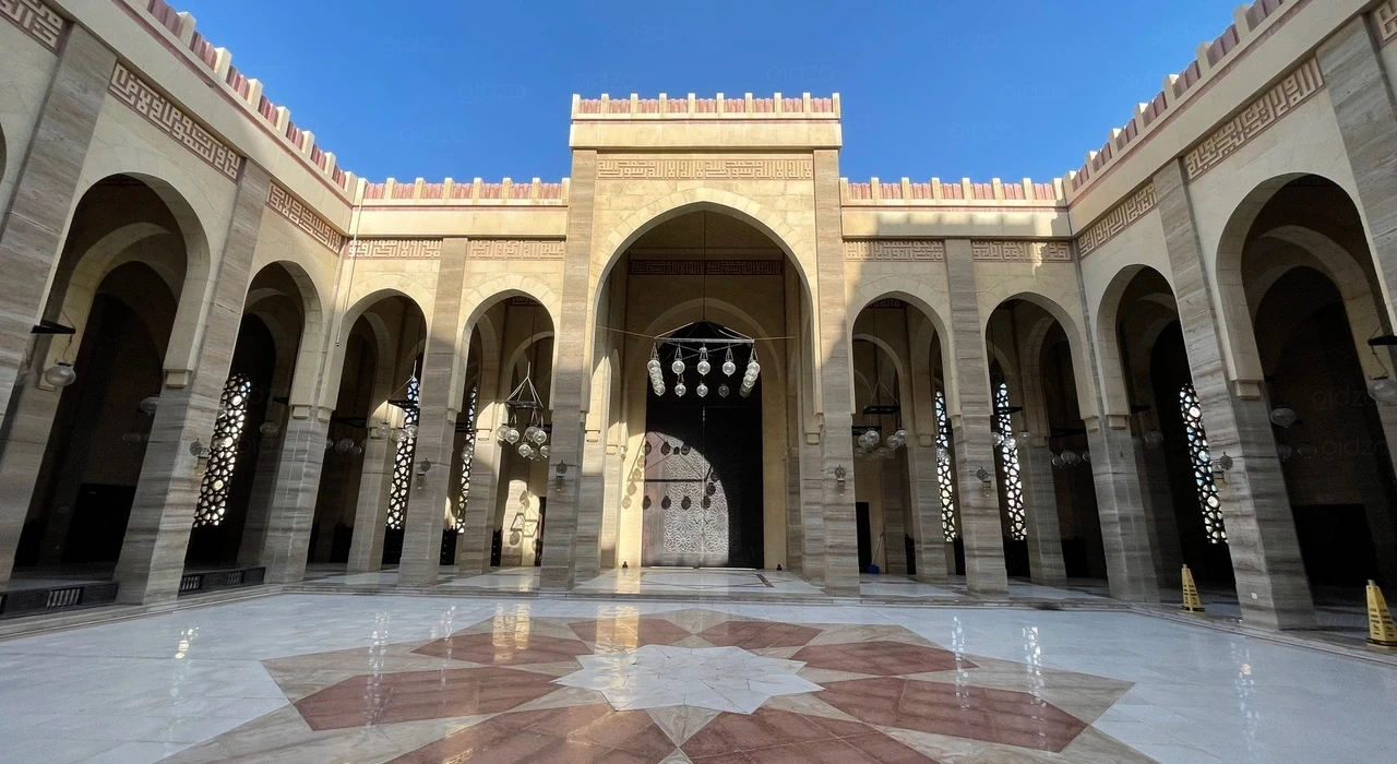Внутренний двор Большой мечети аль-Фатих