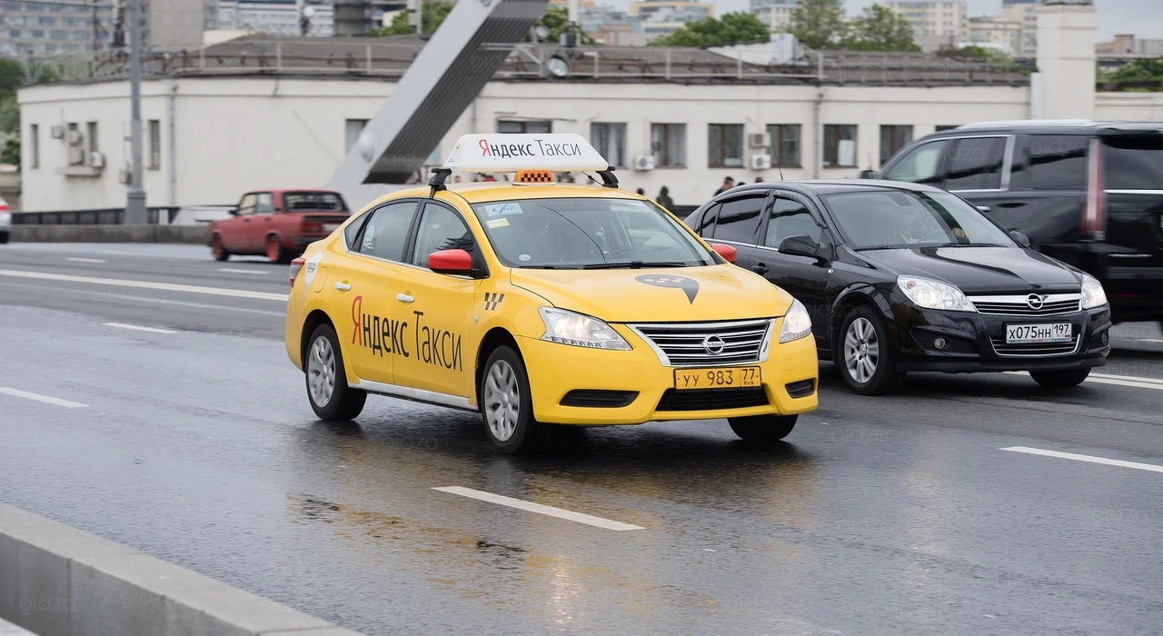 Машина Яндекс Такси в Москве