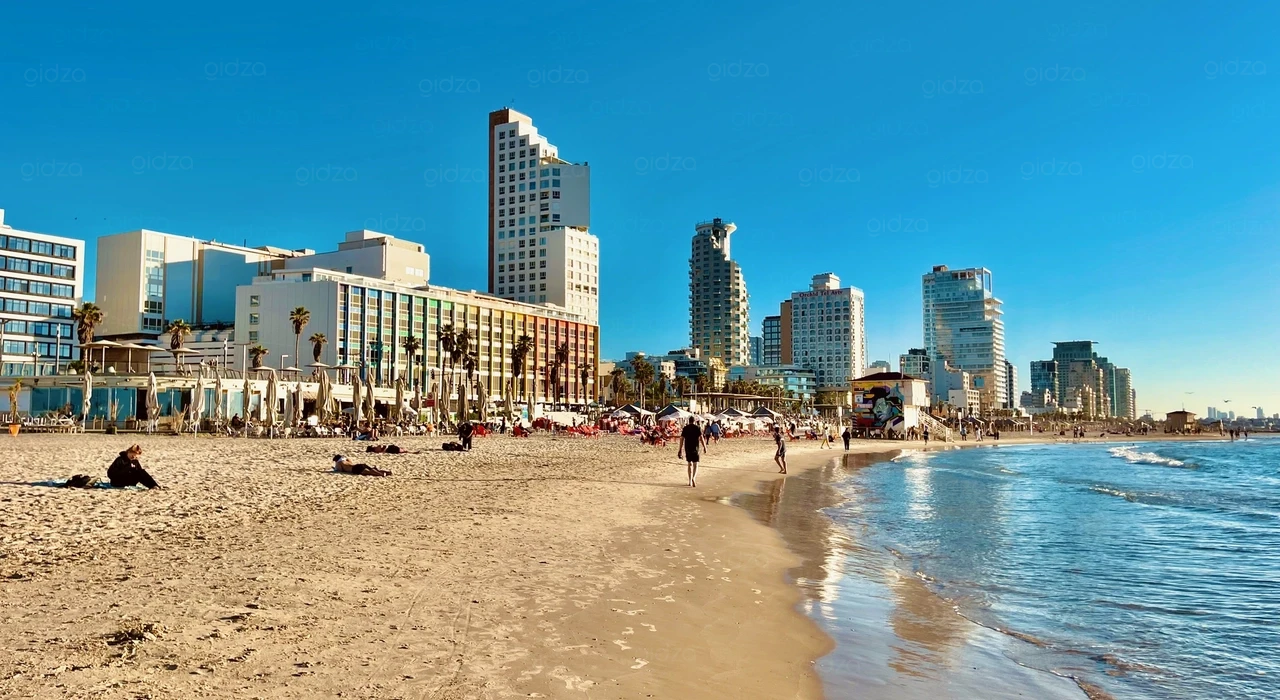 Пляж и набережная Таелат в Тель-Авиве