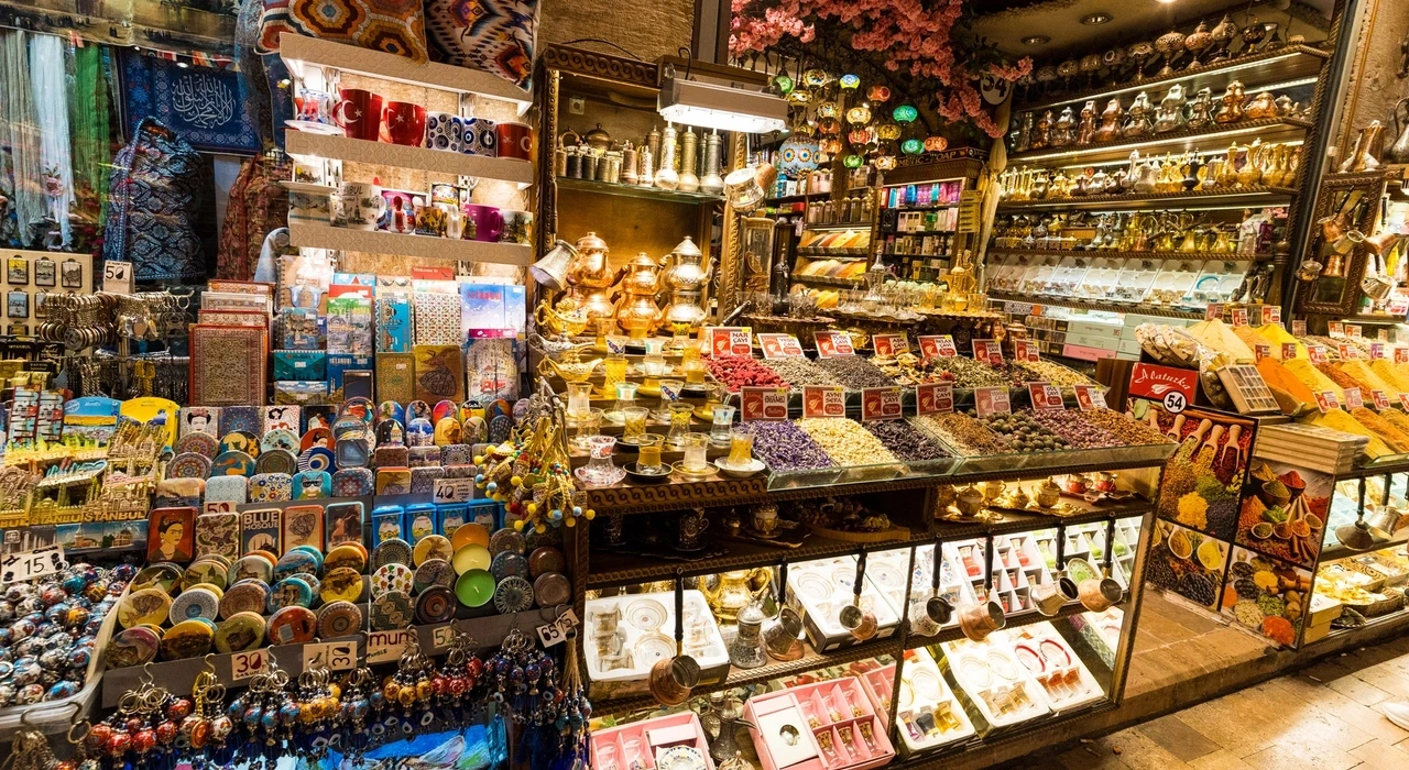 Сувениры, чай и специи в Египетском базаре