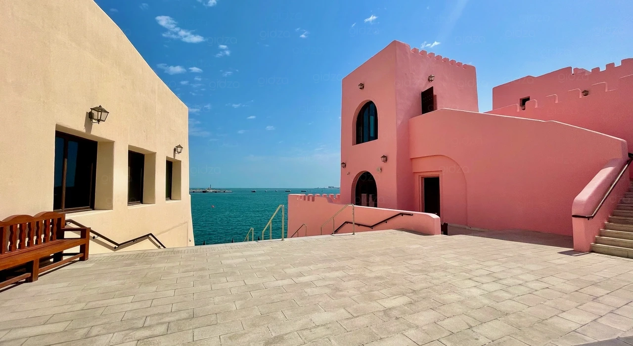 Невероятно яркий Старый порт Дохи в Катаре