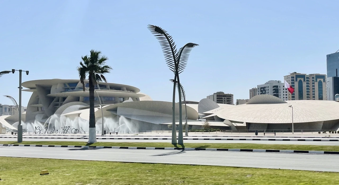Фонтаны Жана-Мишеля Отониэля «Альфа» около Национального музея Катара