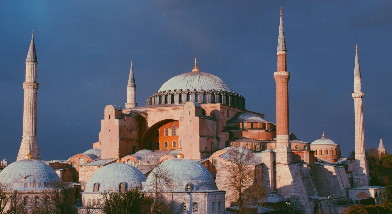 Минареты Большой мечети Святой Софии