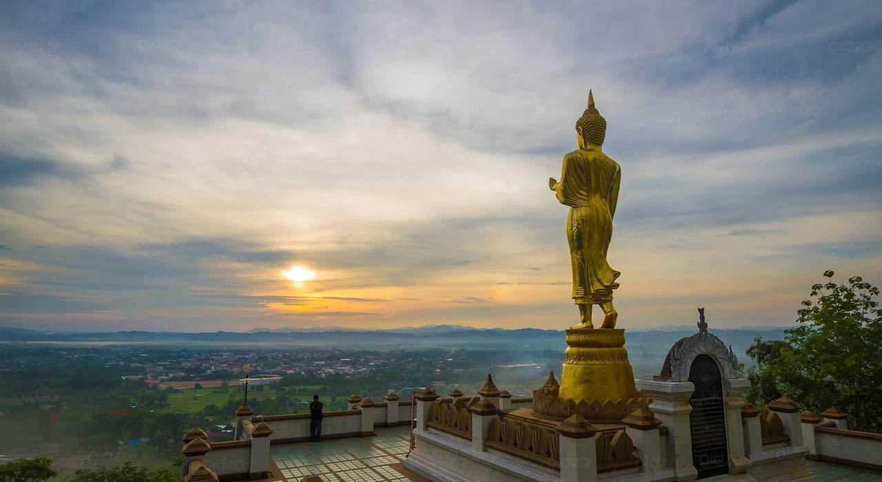 Золотой Будда в городе Нан, Таиланд