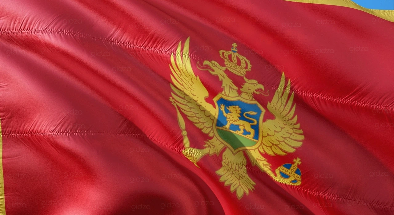 Флаг Черногории. Фото jorono с Pixabay
