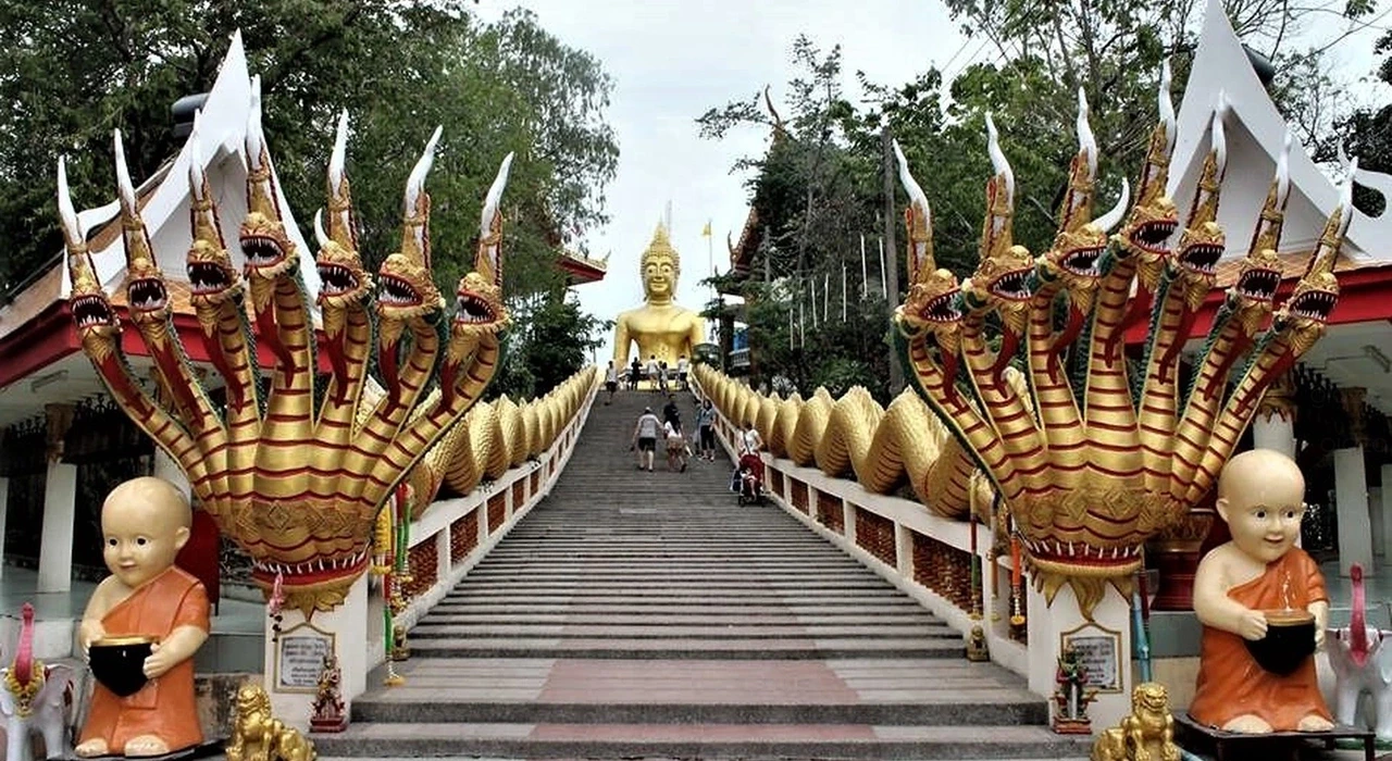Храм Золотого Будды в Паттайе, Таиланд