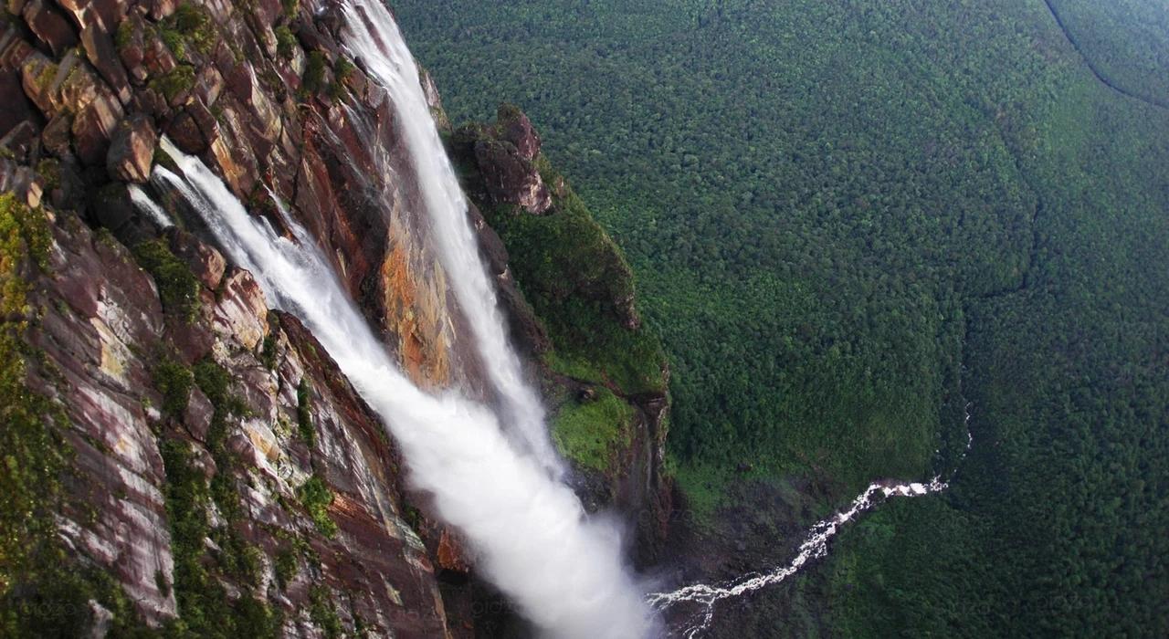 Водопад Анхель (Angel Falls) в Венесуэле