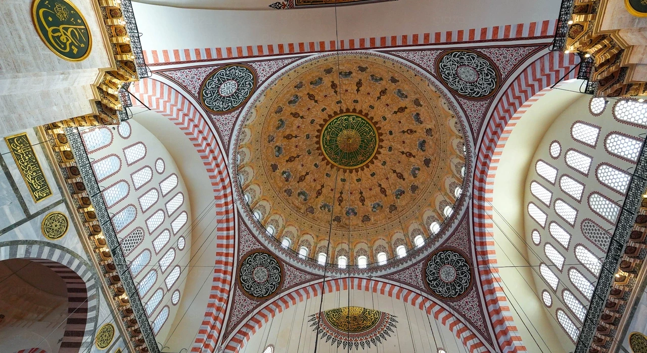 Вид на купол Сулеймание изнутри