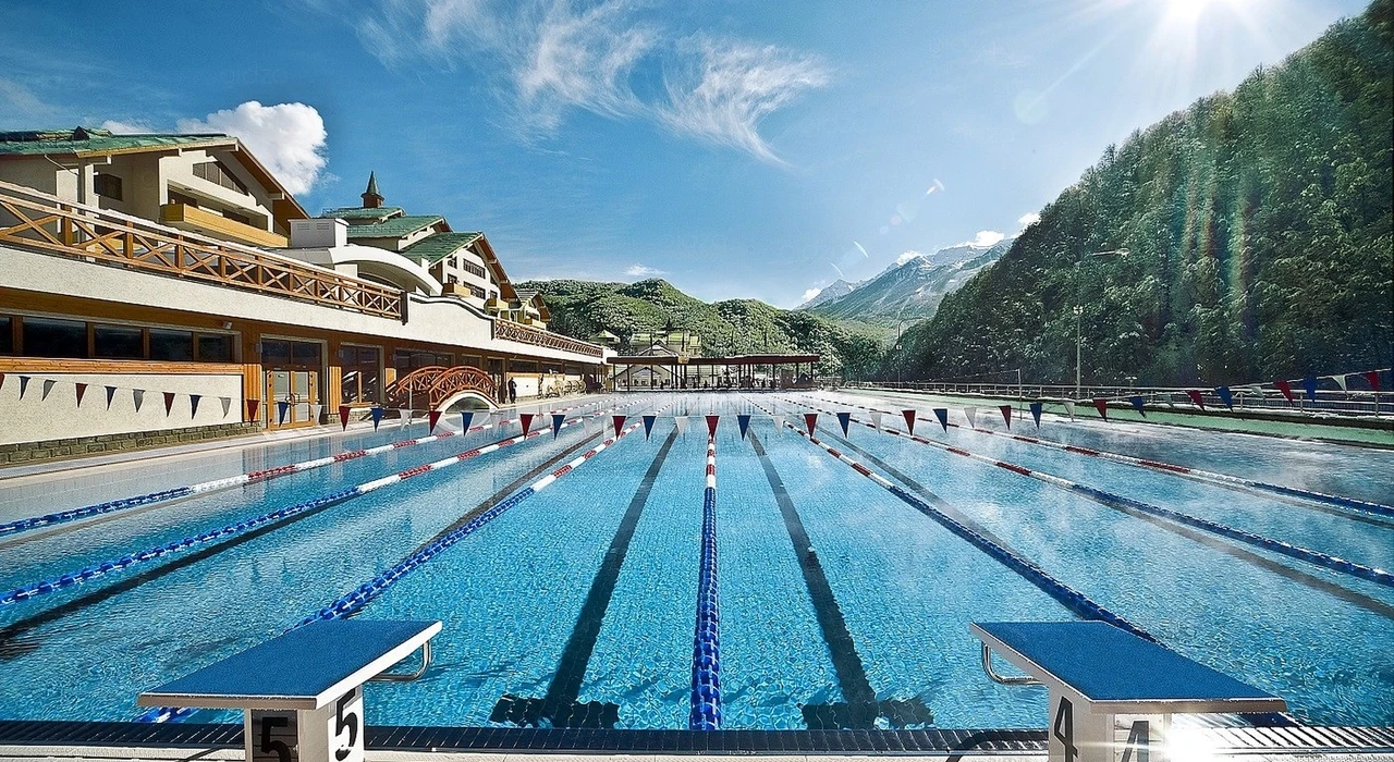 Олимпийский открытый бассейн «Гранд Отель Поляна»