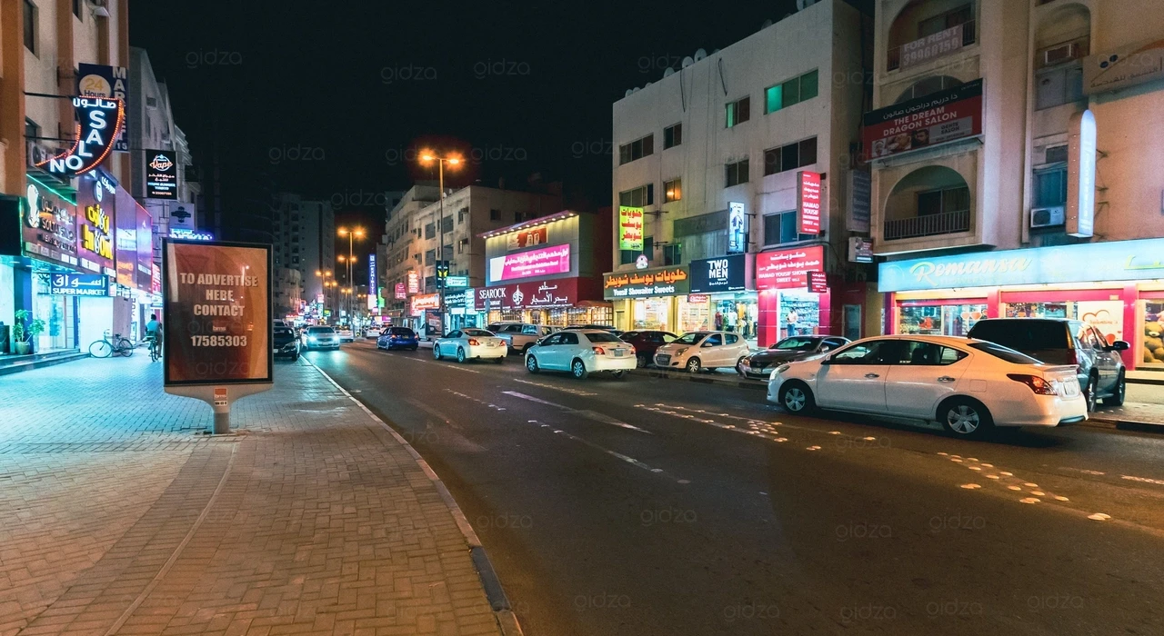 Ночная жизнь на Выставочном проспекте в Аль-Хуре, Манама