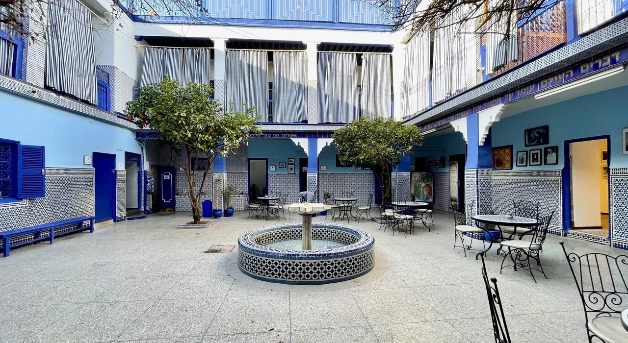 Внутренний двор синагоги Al Azma